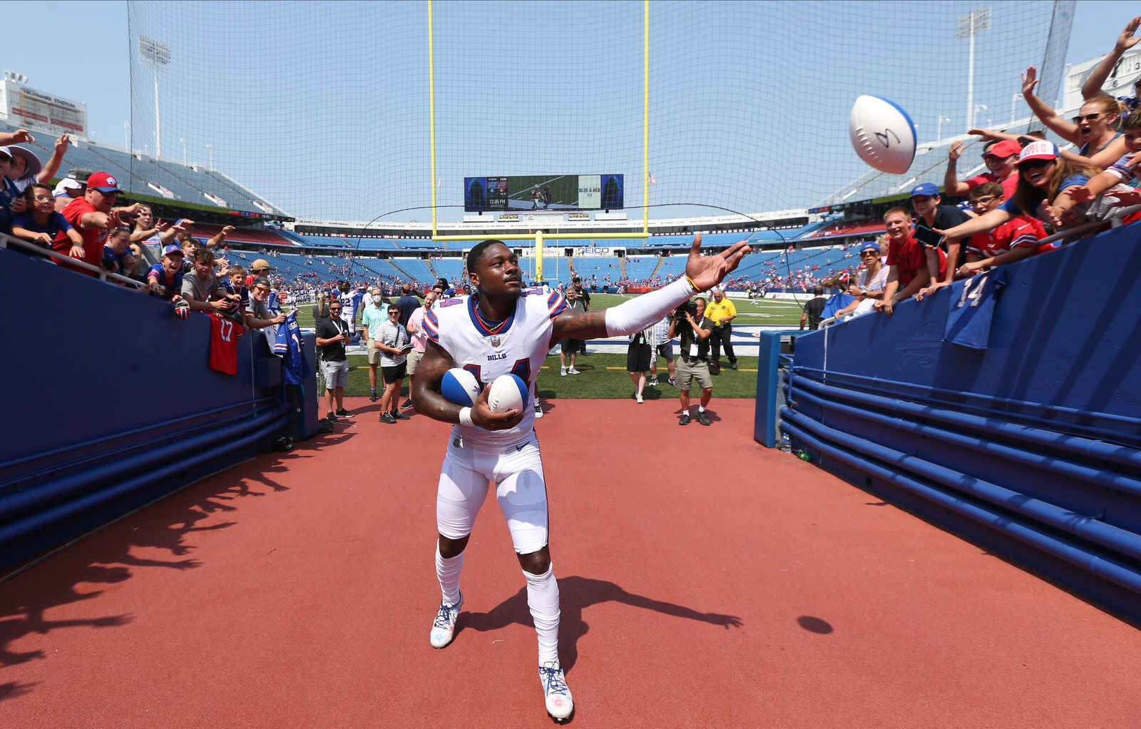 1019072894 McCoy Sports Buffalo Bills training camp